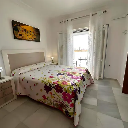 Con Balcon Y Vistas Al Mar