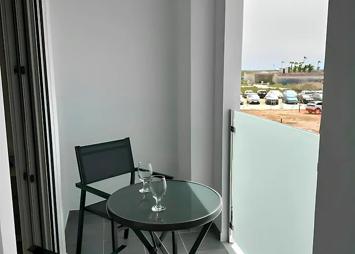 Con Balcon Y Vistas Al Mar