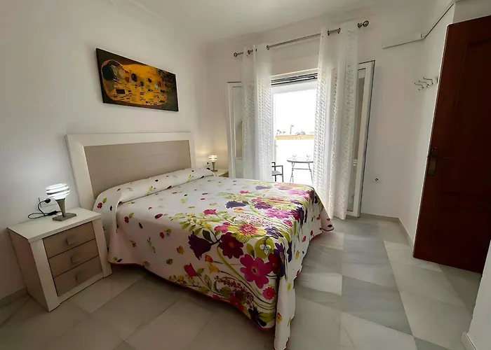 Con Balcon Y Vistas Al Mar